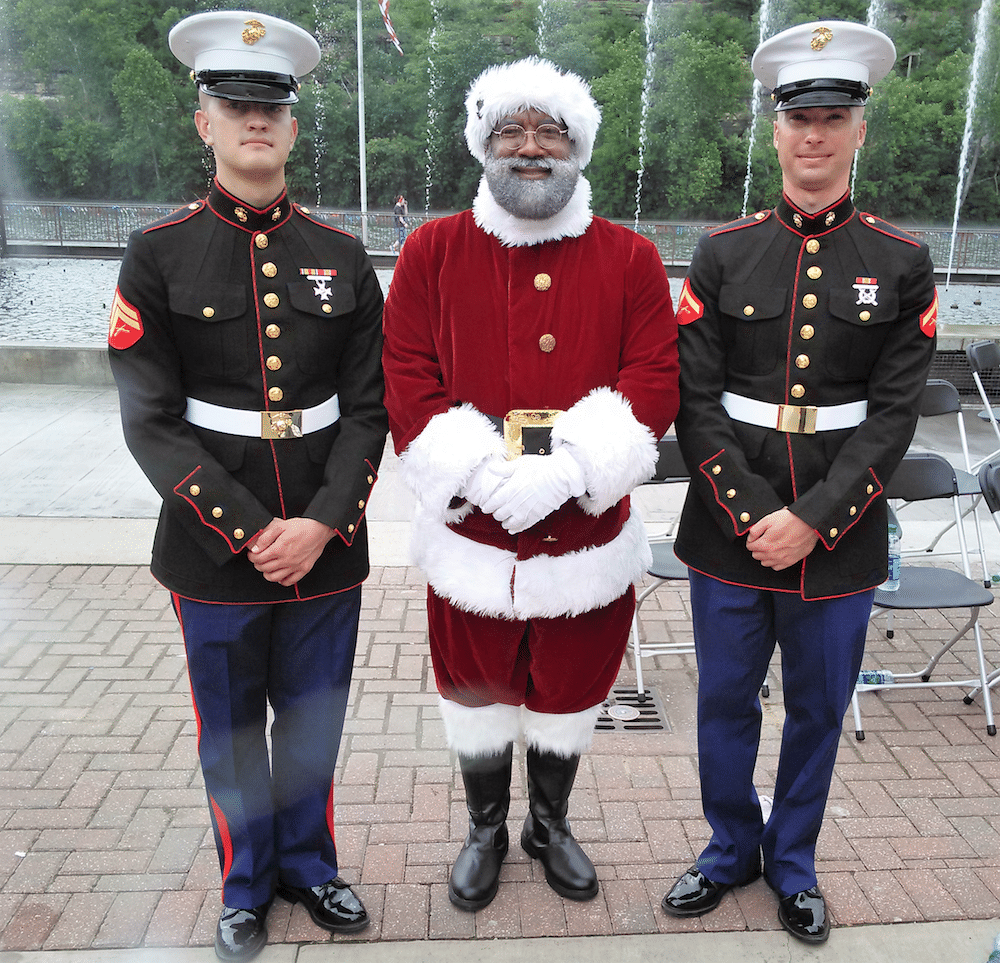 santa-with-the-marines